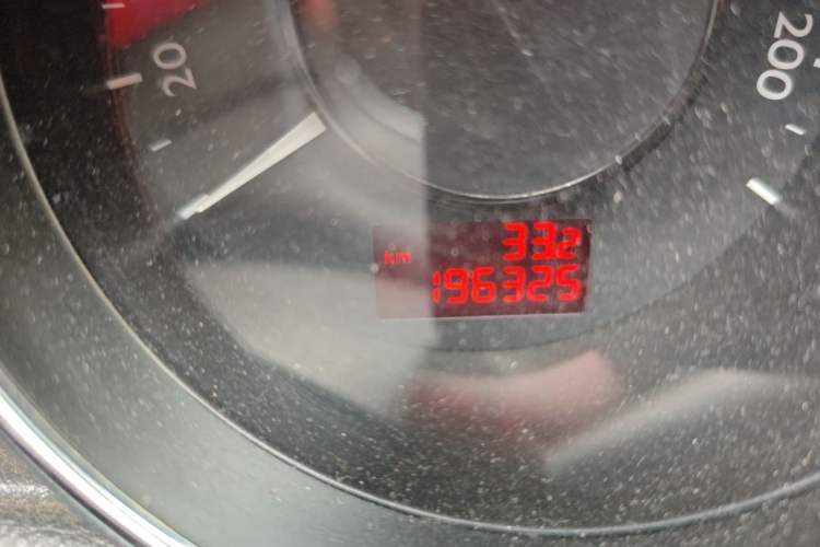 Used Peugeot 3008 2015 2.0L Automatic Trend Edition Odometer Close Up