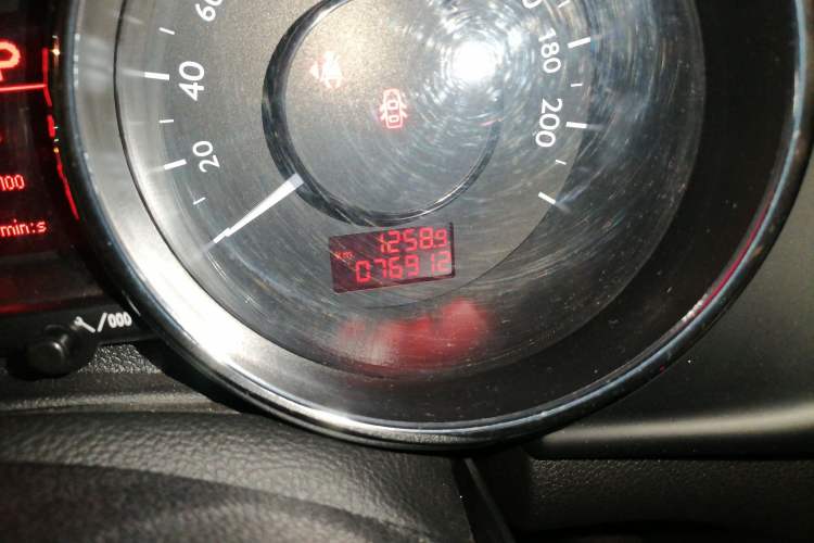 Used Peugeot 3008 2015 1.6THP Automatic Prestige Edition Odometer Close Up