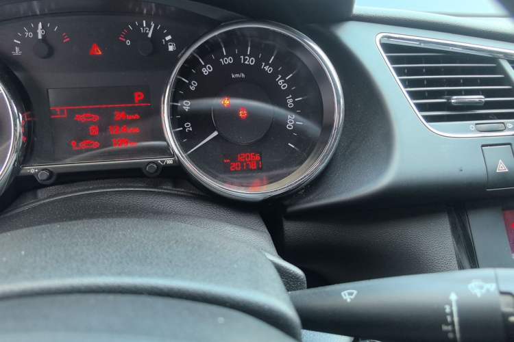 Used Peugeot 3008 2015 2.0L Automatic Trend Edition Odometer Close Up