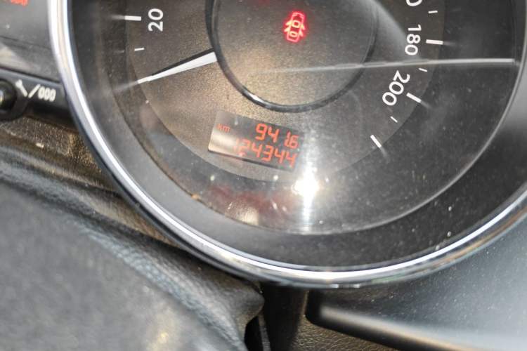 Used Peugeot 3008 2015 2.0L Automatic Classic Edition Odometer Close Up