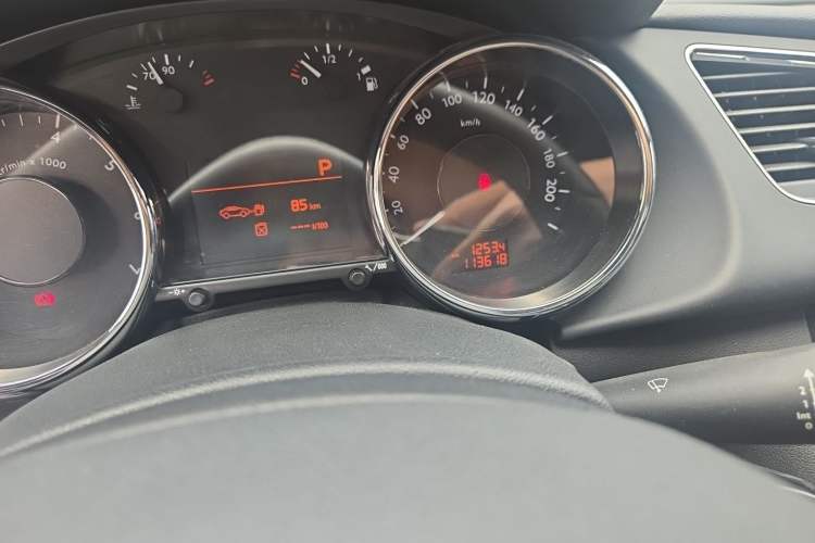 Used Peugeot 3008 2015 2.0L Automatic Trend Edition Odometer Close Up