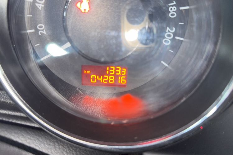 Used Peugeot 3008 2015 2.0L Manual Classic Edition Odometer Close Up