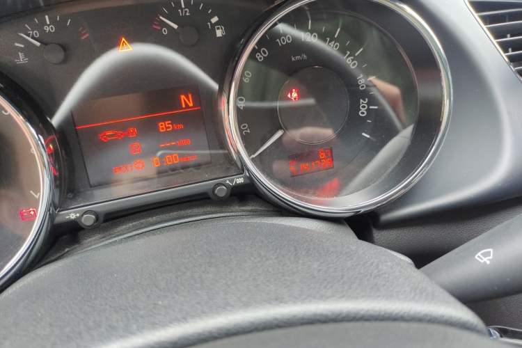Used Peugeot 3008 2015 1.6THP Automatic Prestige Edition Odometer Close Up