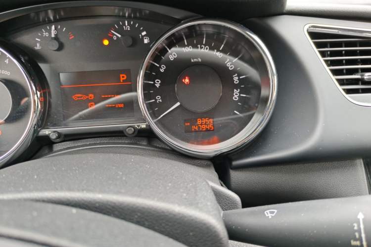 Used Peugeot 3008 2015 2.0L Automatic Classic Edition Odometer Close Up