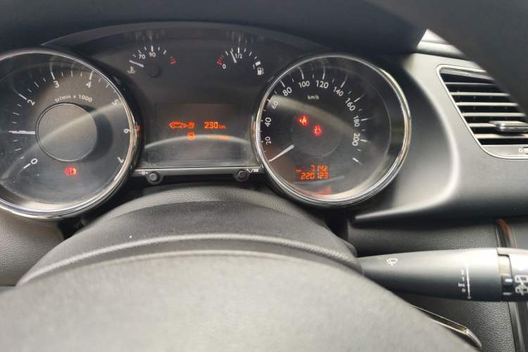 Used Peugeot 3008 2015 2.0L Manual Classic Edition Odometer Close Up