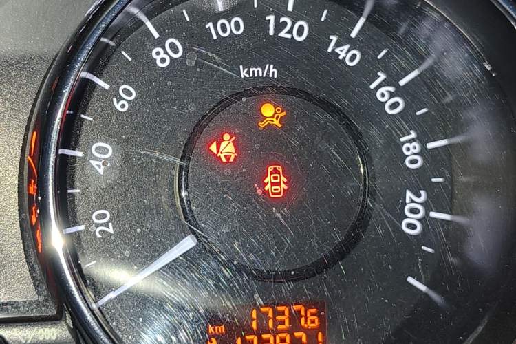 Used Peugeot 3008 2015 1.6THP Automatic Classic Edition Odometer Close Up