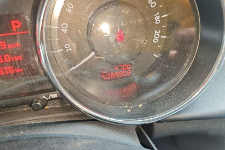 Used Peugeot 3008 2015 2.0L Automatic Trend Edition Odometer Close Up