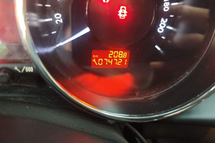 Used Peugeot 3008 2015 2.0L Manual Classic Edition Odometer Close Up