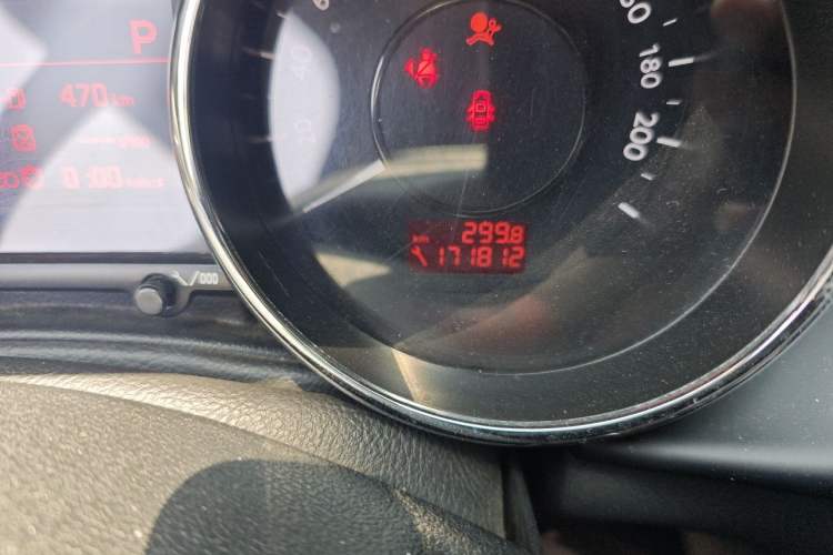 Used Peugeot 3008 2015 1.6THP Automatic Classic Edition Odometer Close Up