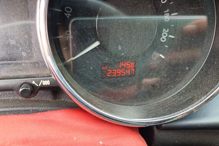 Used Peugeot 3008 2015 2.0L Manual Classic Edition Odometer Close Up