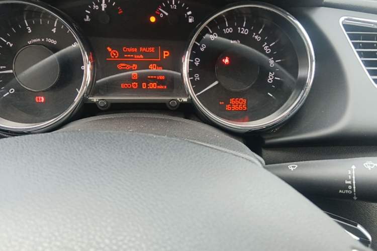 Used Peugeot 3008 2015 1.6THP Automatic Prestige Edition Odometer Close Up
