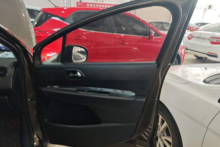 Used Peugeot 3008 2015 2.0L Automatic Classic Edition Right Front Door Interior