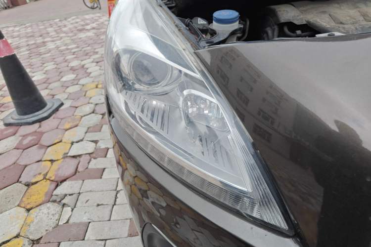 Used Peugeot 3008 2015 2.0L Automatic Classic Edition Right Front Headlight