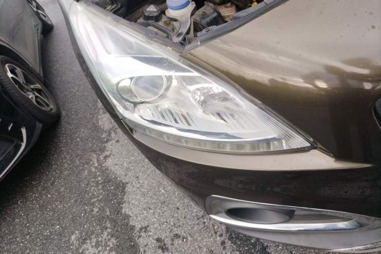 Used Peugeot 3008 2015 1.6THP Automatic Classic Edition Right Front Headlight