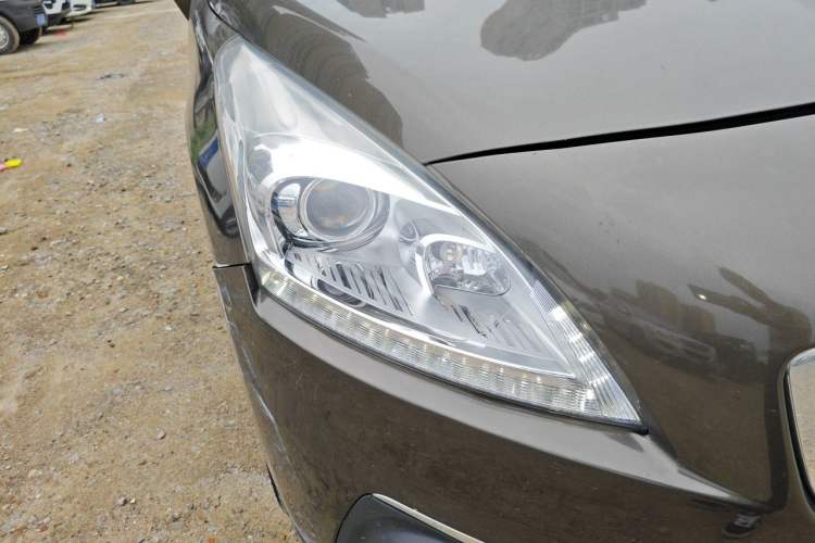 Used Peugeot 3008 2015 2.0L Automatic Classic Edition Right Front Headlight