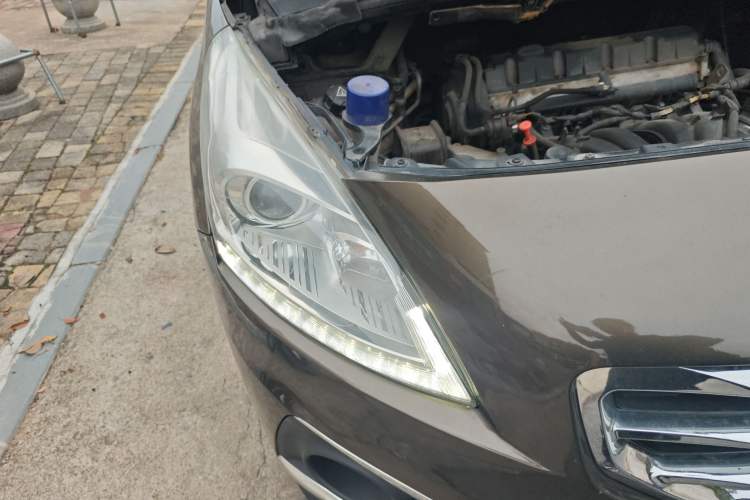Used Peugeot 3008 2015 2.0L Automatic Classic Edition Right Front Headlight
