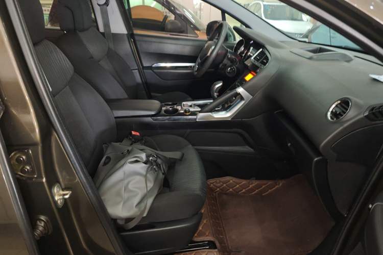 Used Peugeot 3008 2015 2.0L Automatic Classic Edition Right Front Seat
