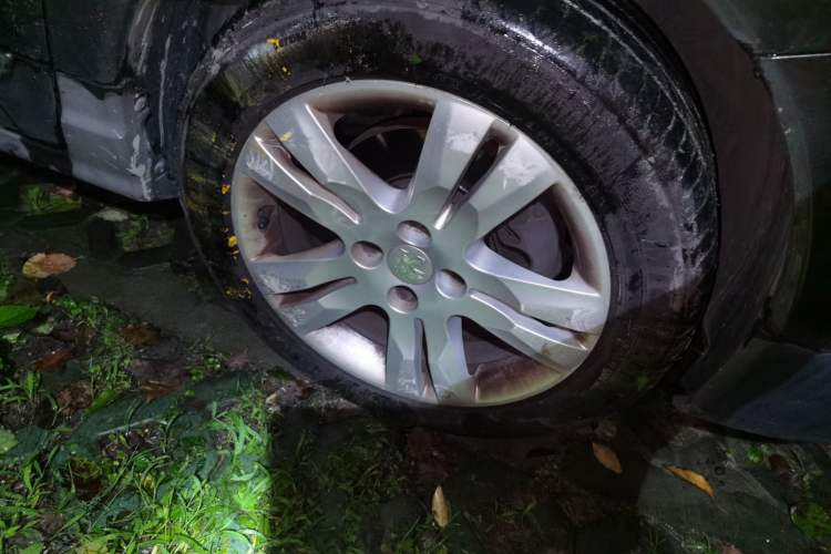 Used Peugeot 3008 2015 2.0L Automatic Trend Edition Right Front Wheel Hub