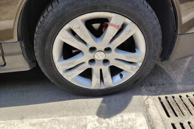 Used Peugeot 3008 2015 2.0L Automatic Classic Edition Right Front Wheel Hub