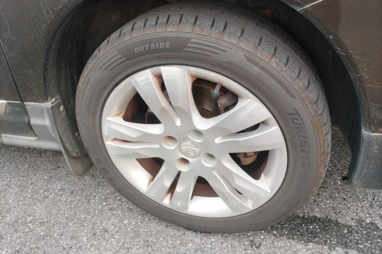 Used Peugeot 3008 2015 1.6THP Automatic Classic Edition Right Front Wheel Hub