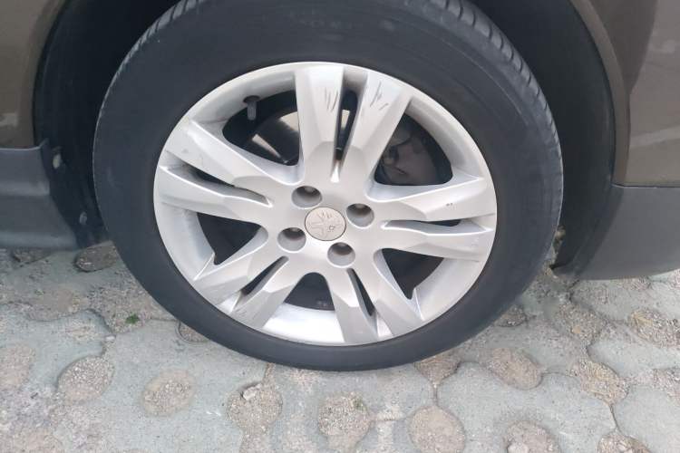 Used Peugeot 3008 2015 1.6THP Automatic Prestige Edition Right Front Wheel Hub