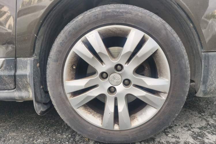 Used Peugeot 3008 2015 2.0L Automatic Trend Edition Right Front Wheel Hub