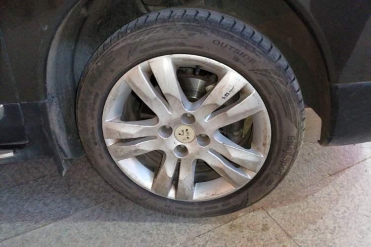 Used Peugeot 3008 2015 1.6THP Automatic Prestige Edition Right Front Wheel Hub