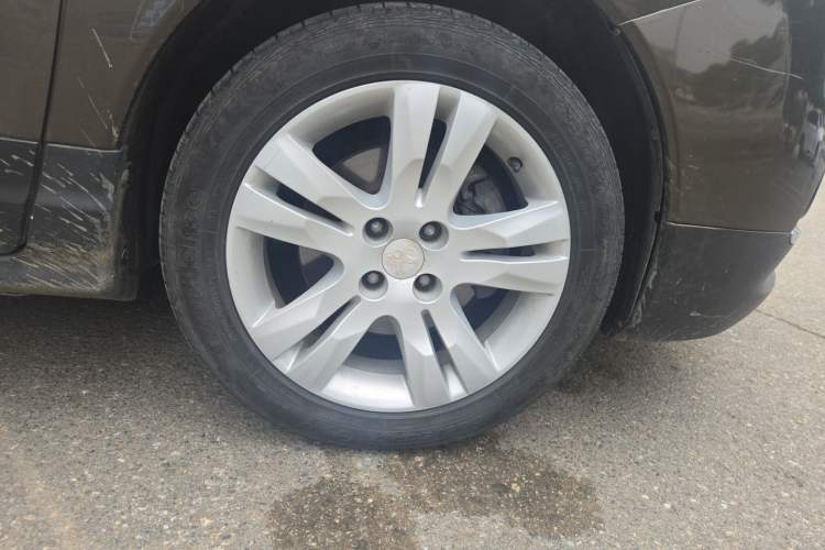 Used Peugeot 3008 2015 2.0L Automatic Trend Edition Right Front Wheel Hub