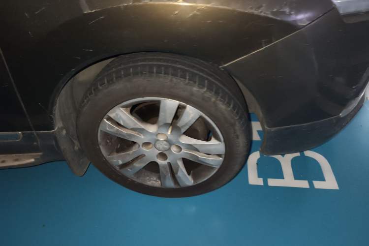 Used Peugeot 3008 2015 1.6THP Automatic Classic Edition Right Front Wheel Hub