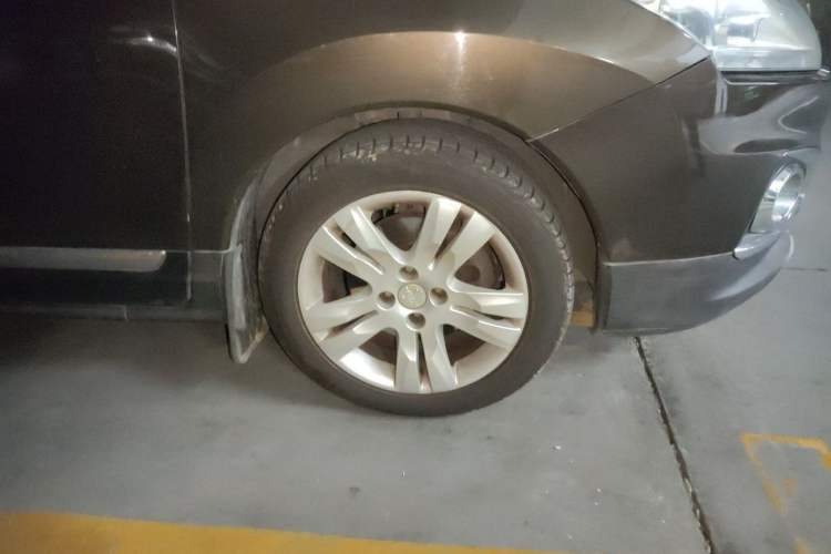 Used Peugeot 3008 2015 1.6THP Automatic Classic Edition Right Front Wheel Hub