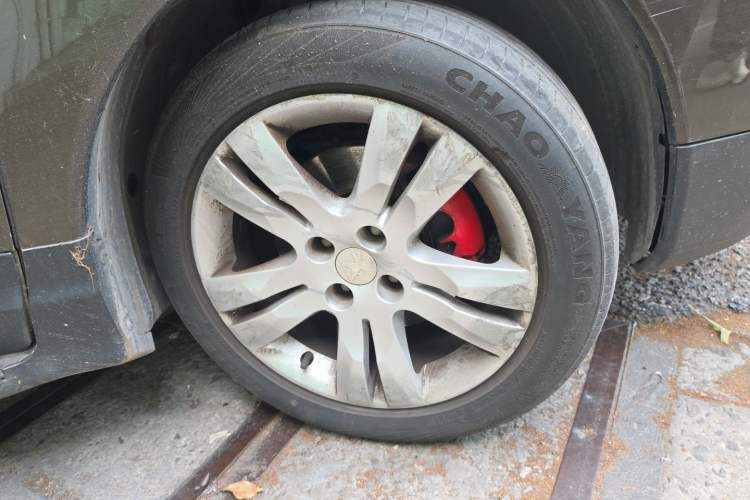 Used Peugeot 3008 2015 1.6THP Automatic Prestige Edition Right Front Wheel Hub