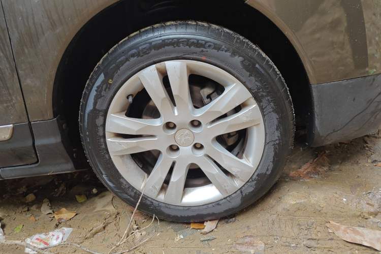 Used Peugeot 3008 2015 2.0L Automatic Trend Edition Right Front Wheel Hub