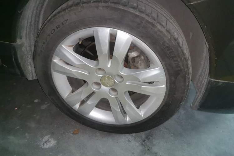 Used Peugeot 3008 2015 1.6THP Automatic Classic Edition Right Front Wheel Hub