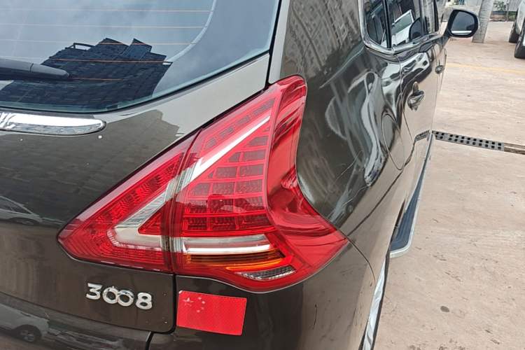 Used Peugeot 3008 2015 2.0L Automatic Classic Edition Right Rear Taillight