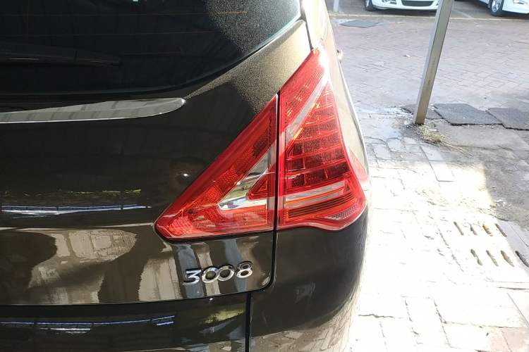 Used Peugeot 3008 2015 2.0L Automatic Classic Edition Right Rear Taillight