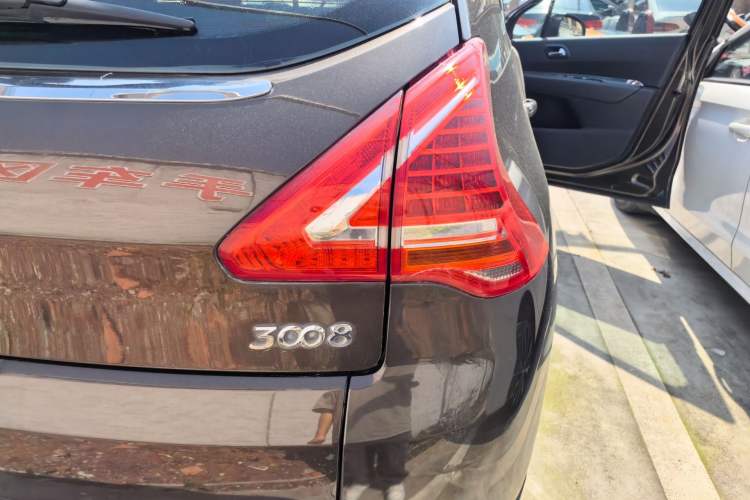 Used Peugeot 3008 2015 2.0L Automatic Classic Edition Right Rear Taillight