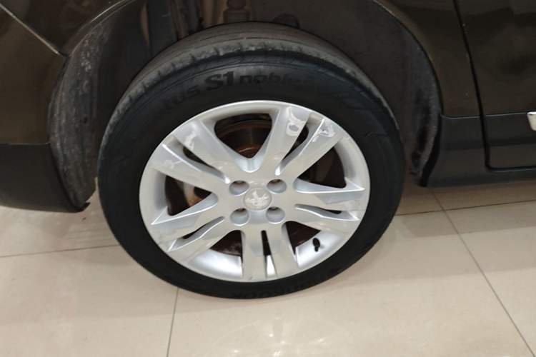 Used Peugeot 3008 2015 2.0L Automatic Classic Edition Right Rear Wheel Hub