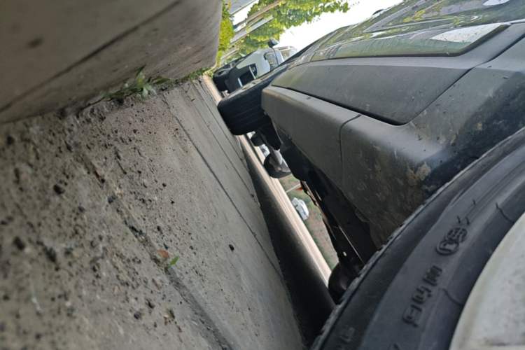 Used Peugeot 3008 2015 2.0L Automatic Trend Edition Right Side Sill