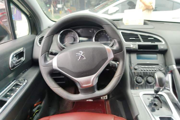 Used Peugeot 3008 2015 1.6THP Automatic Classic Edition Steering Wheel