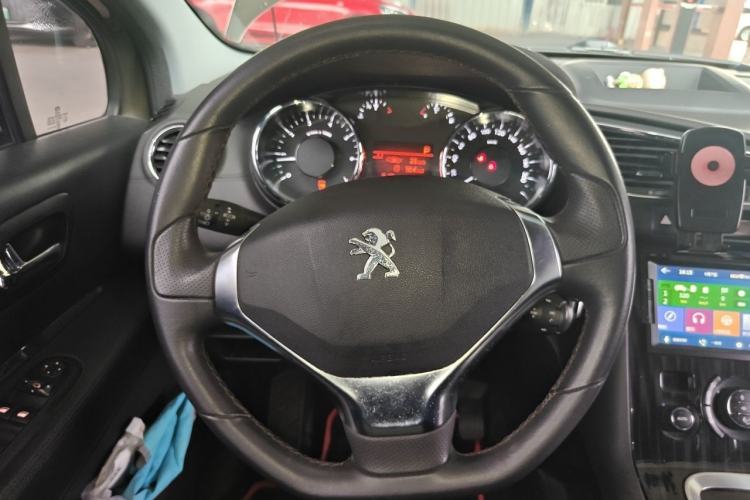 Used Peugeot 3008 2015 1.6THP Automatic Trend Edition Steering Wheel