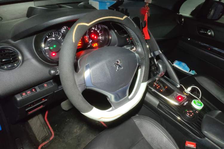 Used Peugeot 3008 2015 1.6THP Automatic Prestige Edition Steering Wheel