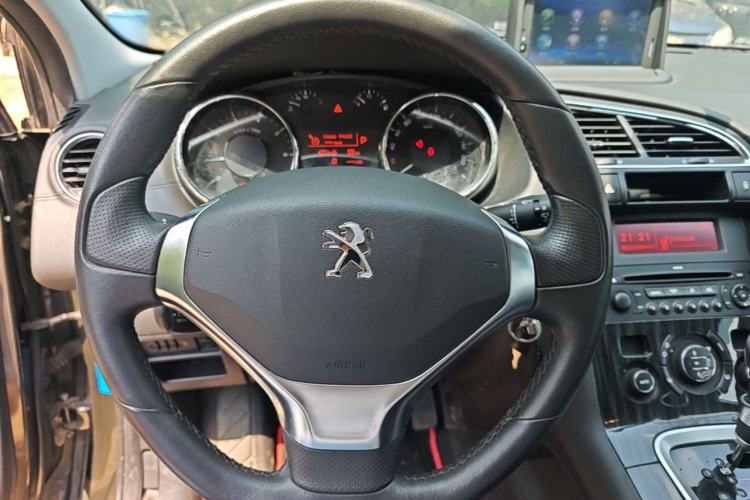 Used Peugeot 3008 2015 1.6THP Automatic Trend Edition Steering Wheel