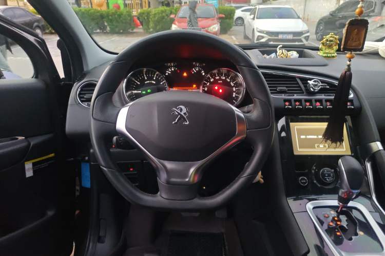 Used Peugeot 3008 2015 1.6THP Automatic Prestige Edition Steering Wheel