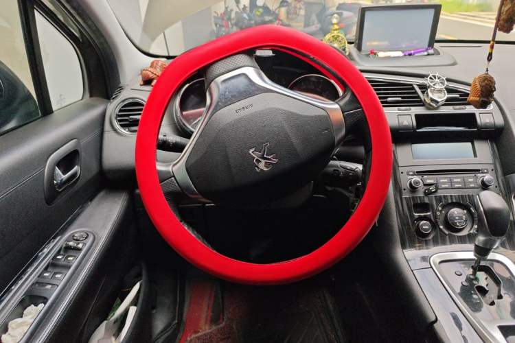 Used Peugeot 3008 2015 2.0L Automatic Trend Edition Steering Wheel