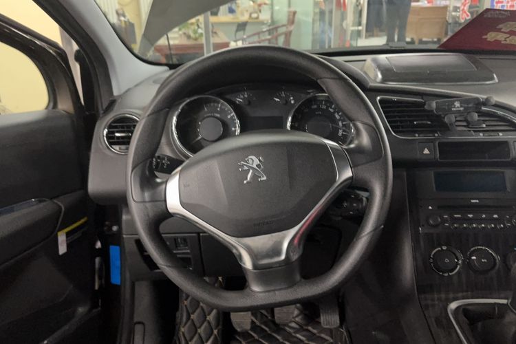 Used Peugeot 3008 2015 2.0L Manual Classic Edition Steering Wheel