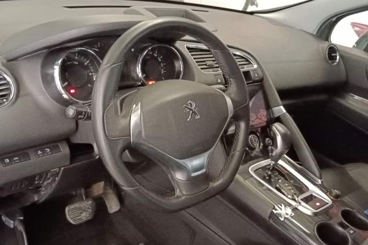 Used Peugeot 3008 2015 2.0L Automatic Trend Edition Steering Wheel