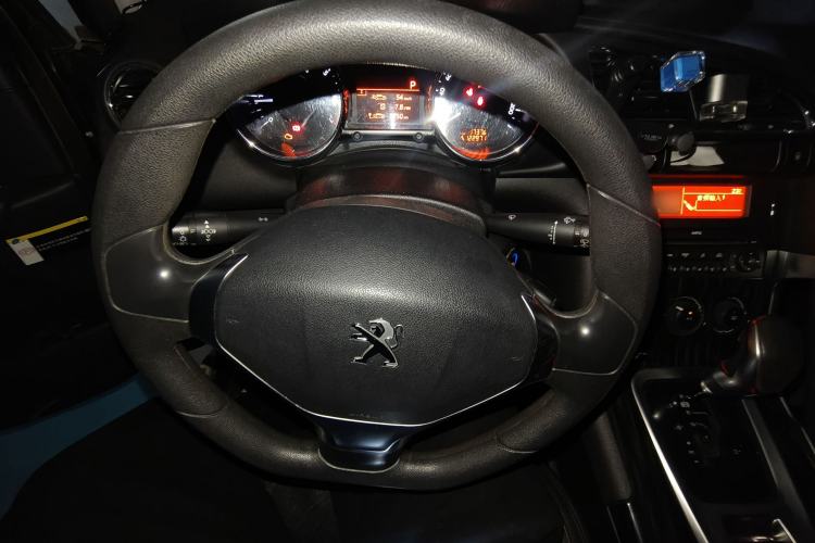 Used Peugeot 3008 2015 1.6THP Automatic Classic Edition Steering Wheel