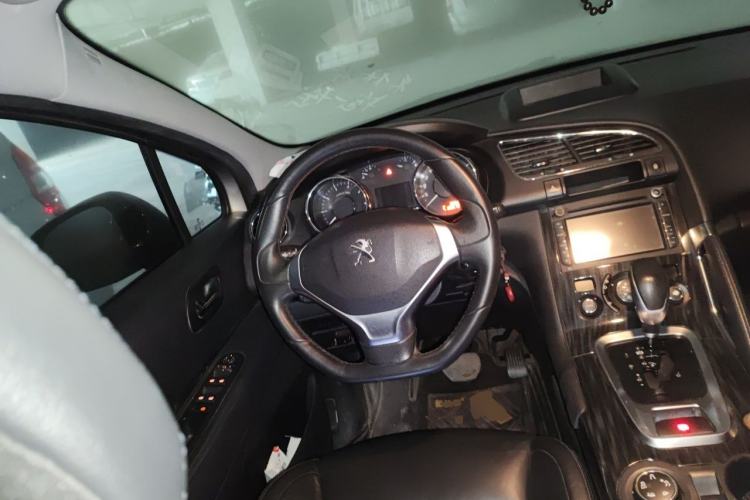 Used Peugeot 3008 2015 1.6THP Automatic Classic Edition Steering Wheel