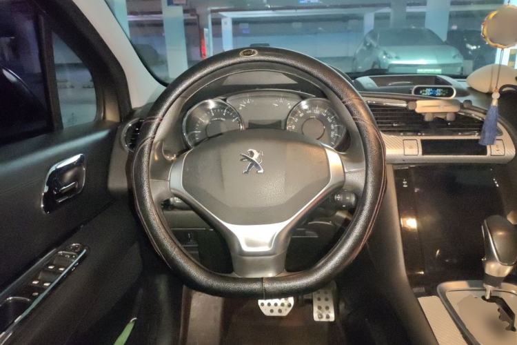 Used Peugeot 3008 2015 1.6THP Automatic Classic Edition Steering Wheel