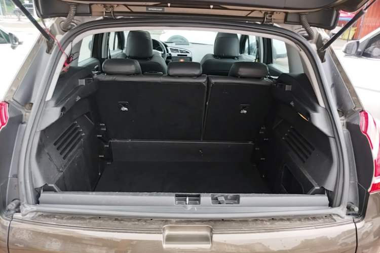 Used Peugeot 3008 2015 1.6THP Automatic Classic Edition Trunk